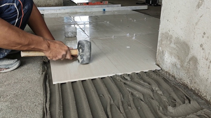 Proses pemasangan lantai granit Oleh jasa tukang Pasang keramik