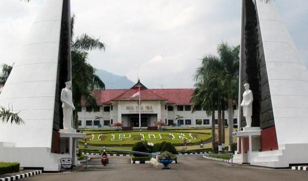 Gaji Lulusan Institut Pemerintahan Dalam Negeri (IPDN) Terbaru