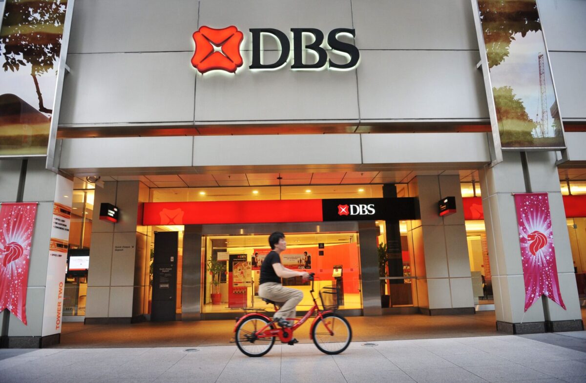 Gaji DBS Group Holdings Terbaru