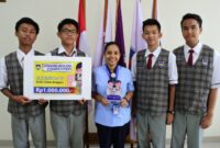 menonjolkan prestasi di lamaran
