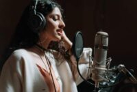 menjadi voice-over artist profesional terbaru