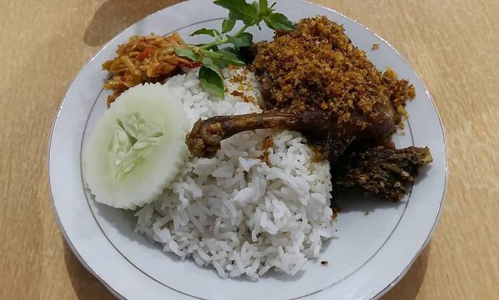 Bebek sinjay warung nasi pulau seberang happening