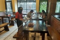 Gaji Karyawan Warung Makan Sego Kucing Pak Gendut