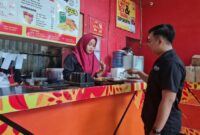 Gaji Karyawan Warung Makan Ayam Geprek Bu Nanik