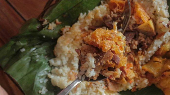 Gaji Karyawan Warung Makan Gudeg Mercon Bu Tinah