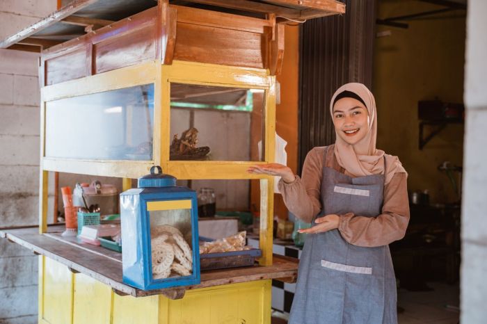 Gaji Karyawan Warung Makan Ayam Geprek Bu Rum