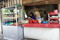 Gaji Karyawan Warung Makan Pecel Lele Lela