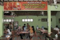 Gaji Karyawan Warung Makan Ayam Goreng Mbah Cempluk
