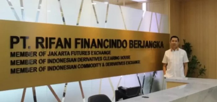 Gaji PT Rifan Financindo