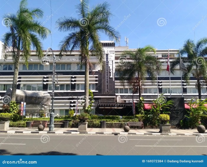 GRAND PREANGER BANDUNG, HOTEL KLASIK NAMUN ASYIK ‼ - YouTube Gaji PT Grand Hotel Preanger